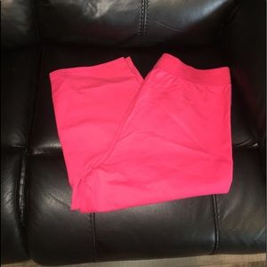☀️ NWT Pink sweatpants/capris